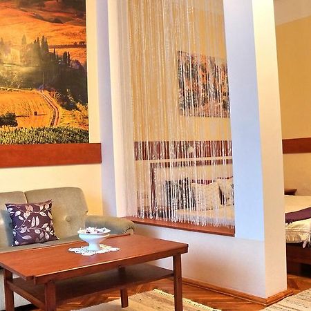 Hajnal Apartman Villa Gyula Luaran gambar