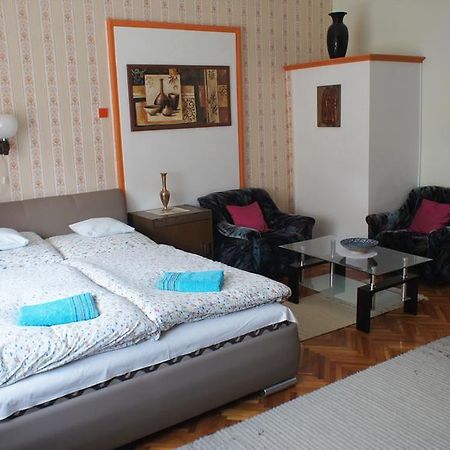 Hajnal Apartman Villa Gyula Luaran gambar