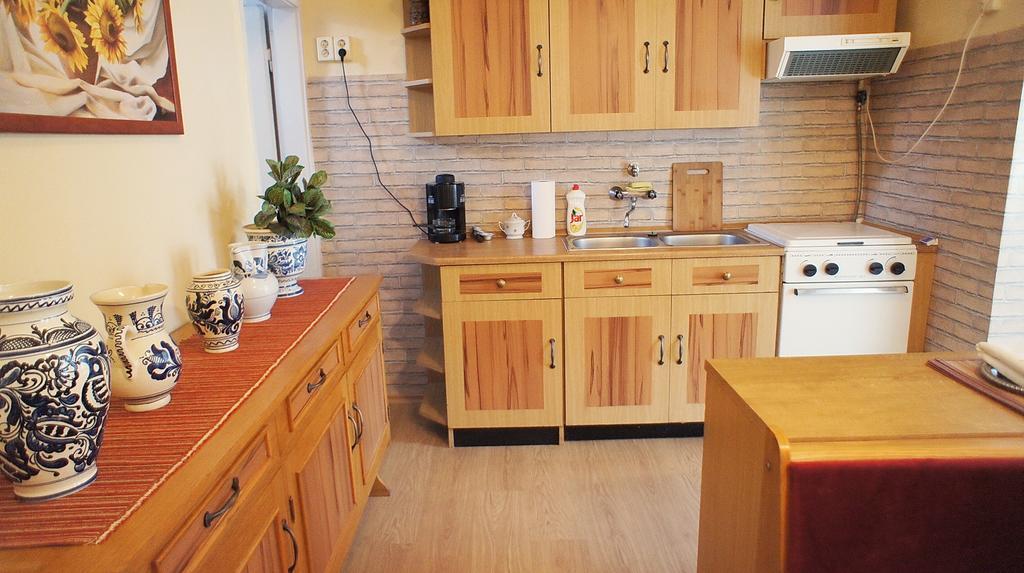 Hajnal Apartman Villa Gyula Bilik gambar