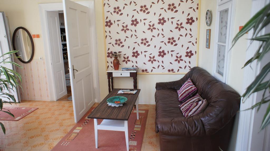 Hajnal Apartman Villa Gyula Bilik gambar