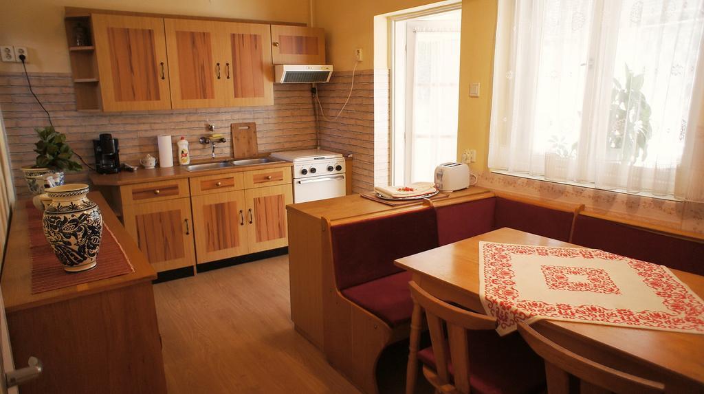 Hajnal Apartman Villa Gyula Bilik gambar