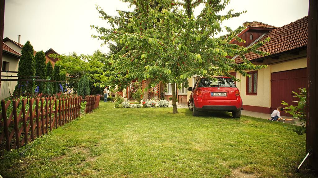 Hajnal Apartman Villa Gyula Luaran gambar
