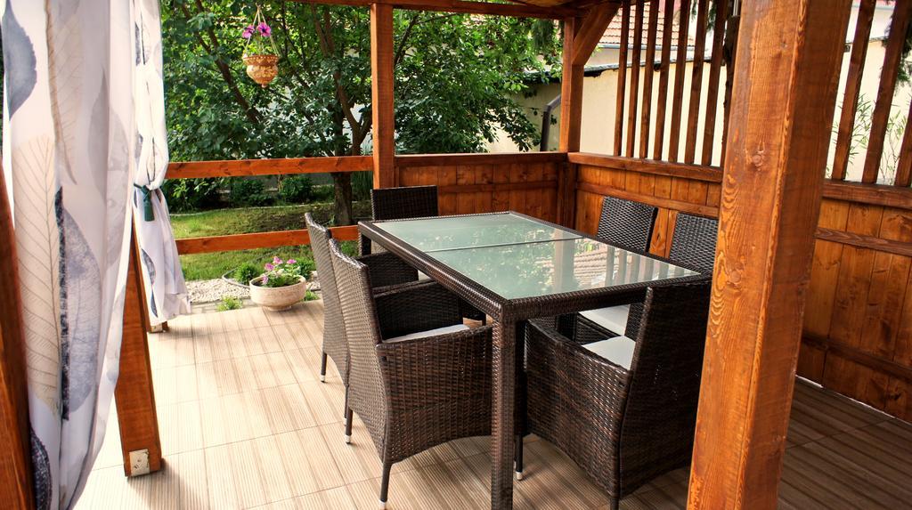 Hajnal Apartman Villa Gyula Luaran gambar