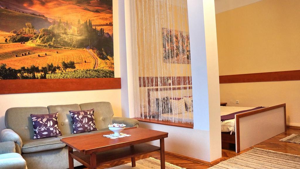 Hajnal Apartman Villa Gyula Luaran gambar