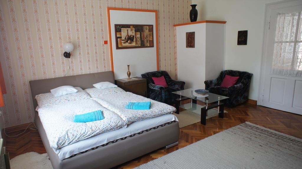 Hajnal Apartman Villa Gyula Luaran gambar