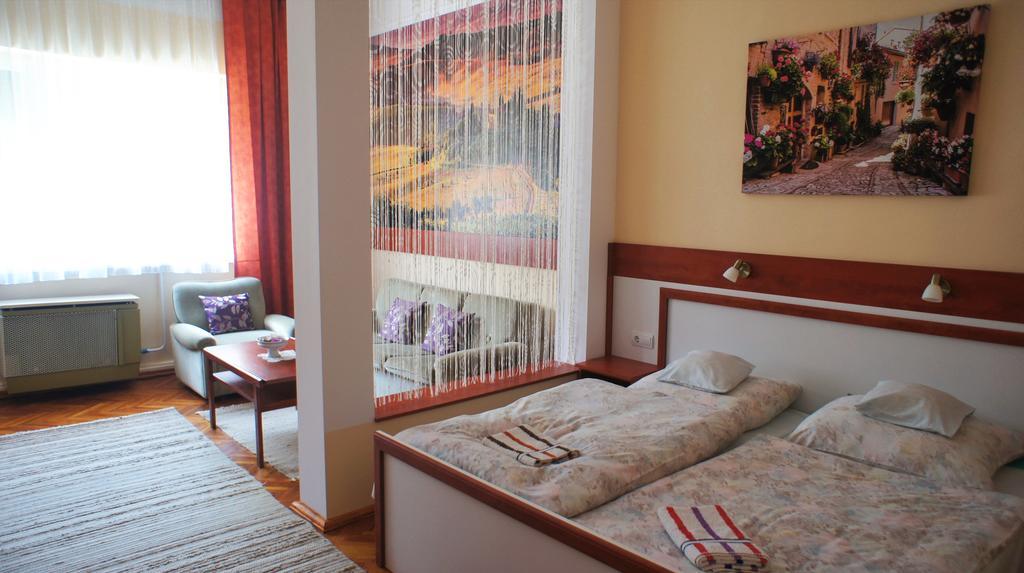 Hajnal Apartman Villa Gyula Luaran gambar
